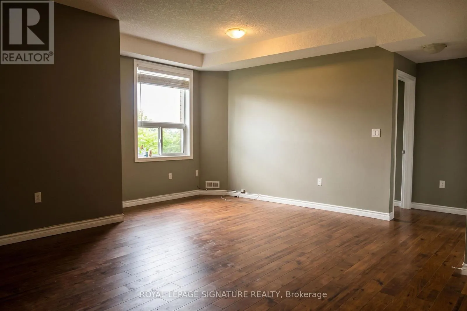 MAIN LEVEL - 654 ST. DAVID STREET N