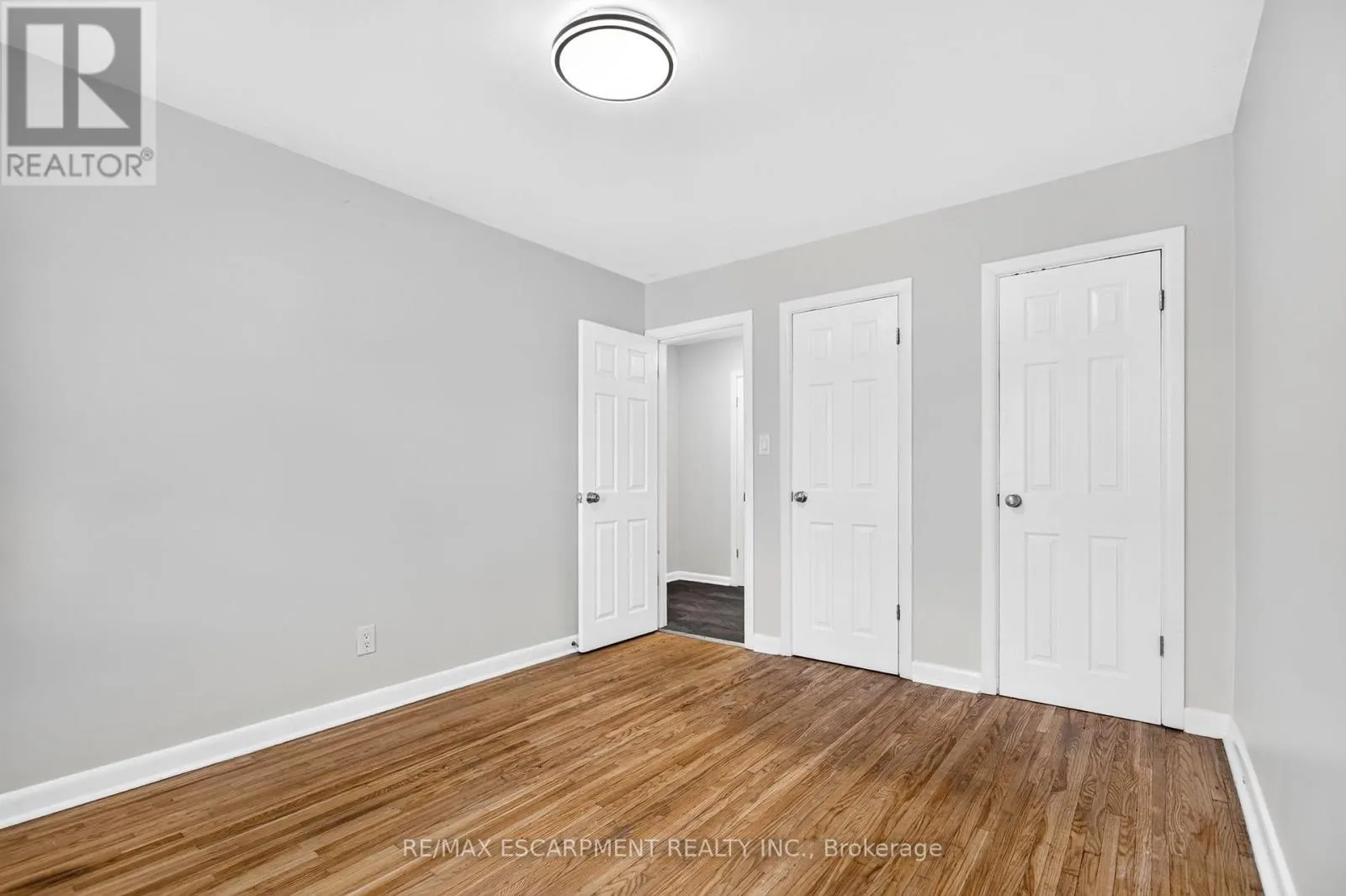 3 - 3 APPLEWOOD AVENUE