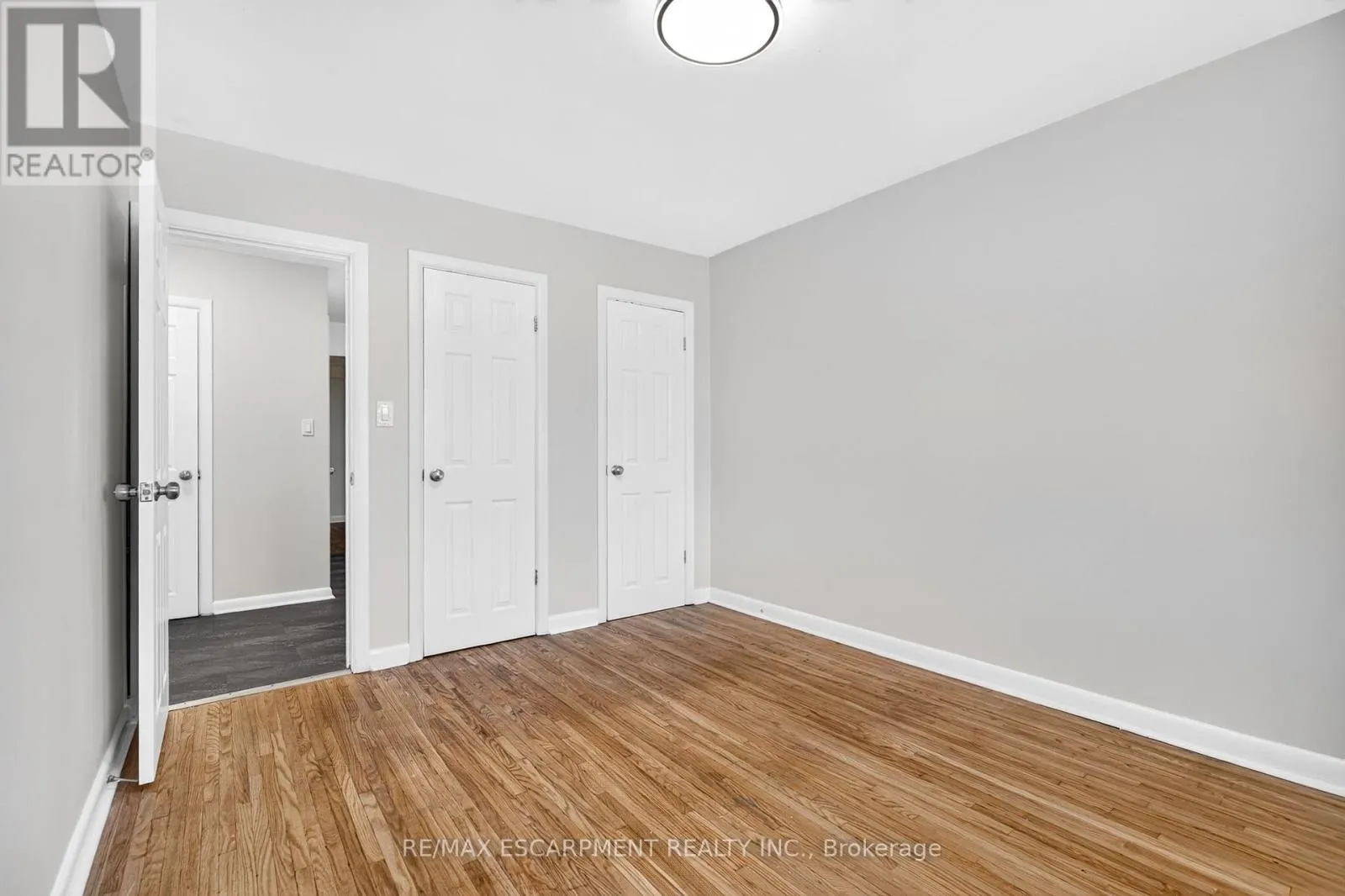 3 - 3 APPLEWOOD AVENUE