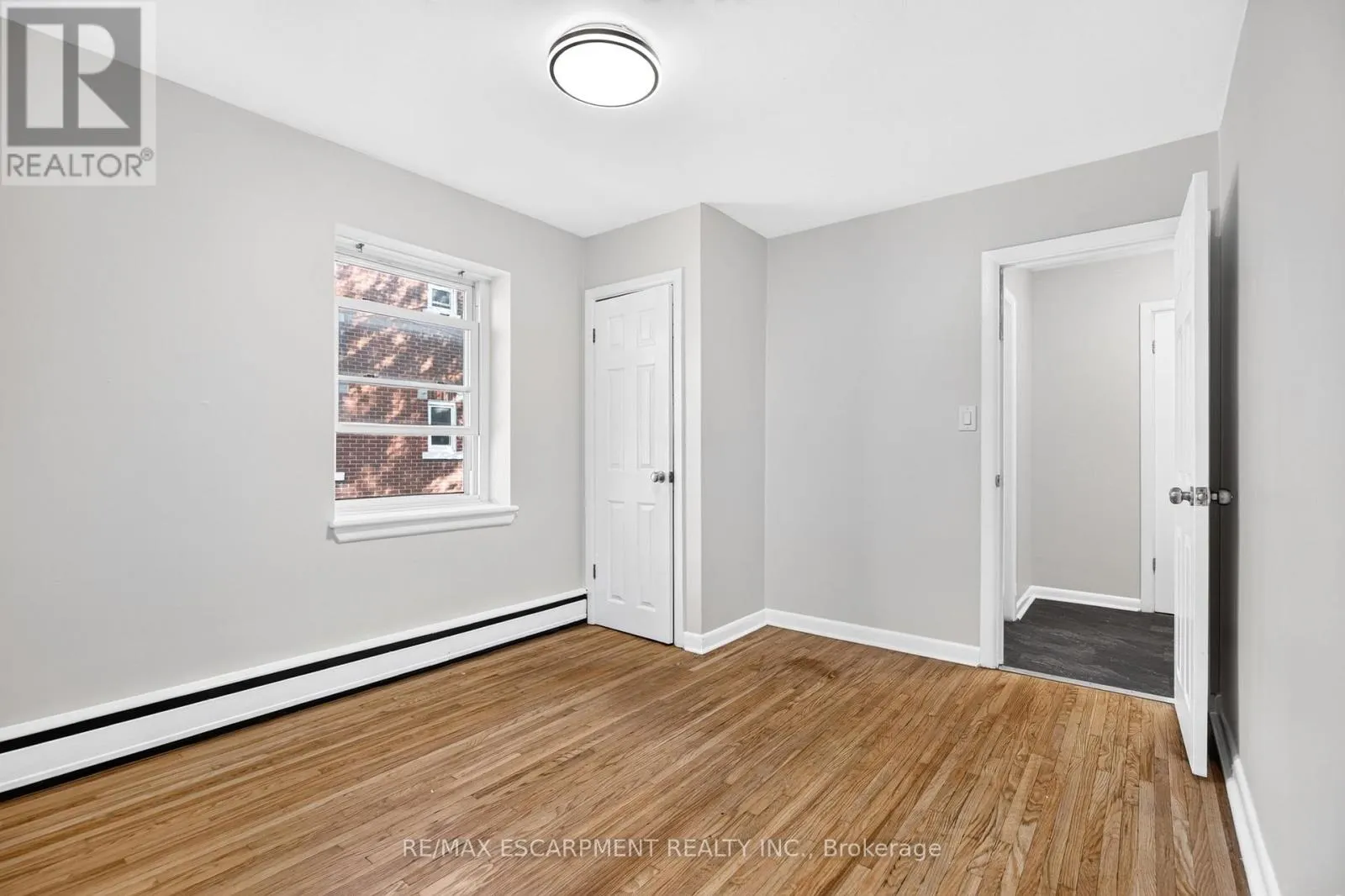 3 - 3 APPLEWOOD AVENUE