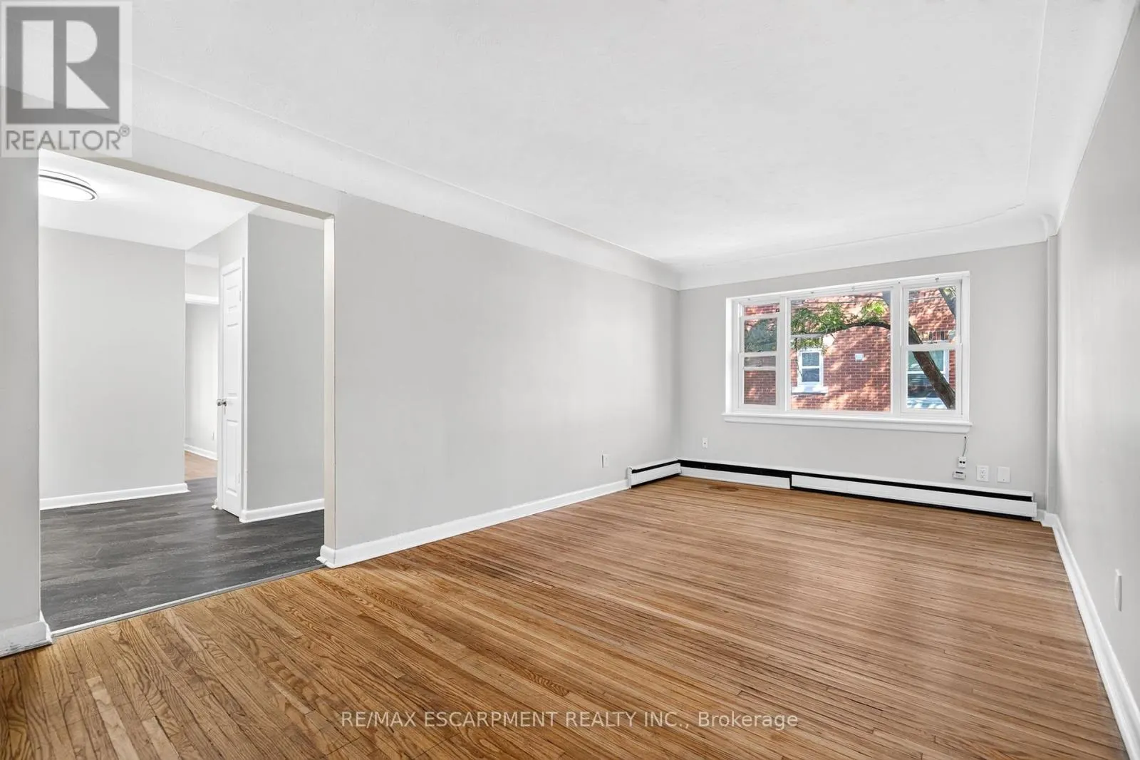 3 - 3 APPLEWOOD AVENUE