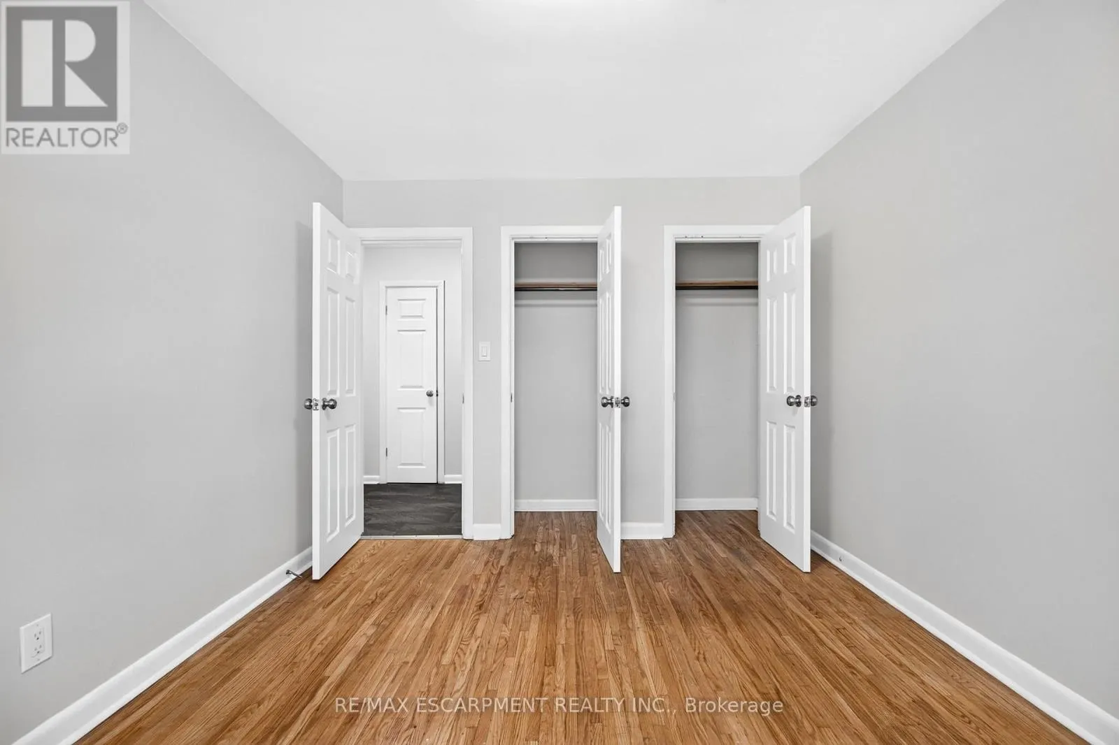 3 - 3 APPLEWOOD AVENUE