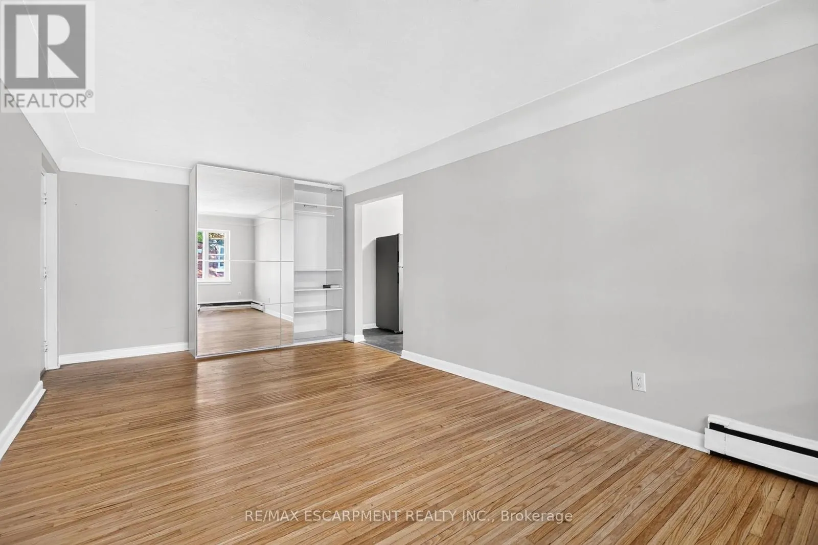 3 - 3 APPLEWOOD AVENUE