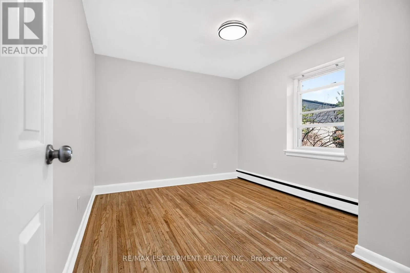 3 - 3 APPLEWOOD AVENUE