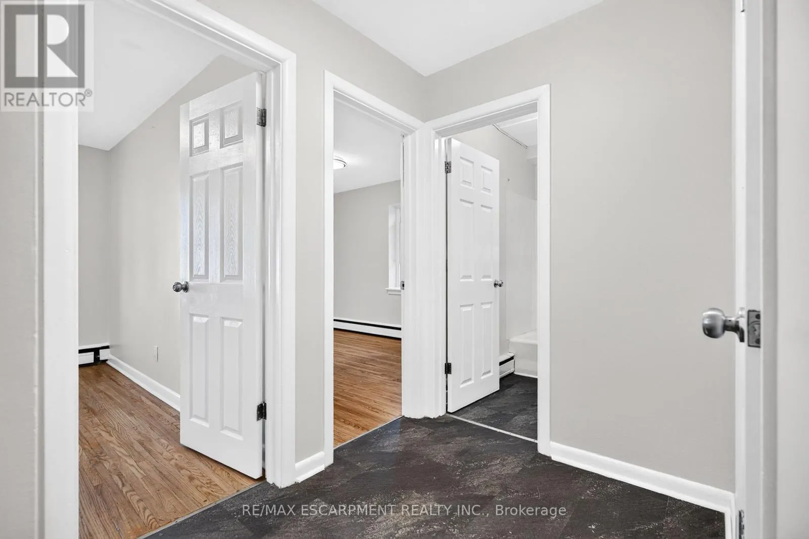 3 - 3 APPLEWOOD AVENUE