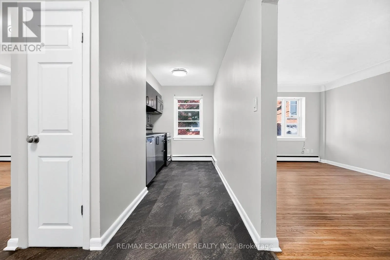 3 - 3 APPLEWOOD AVENUE