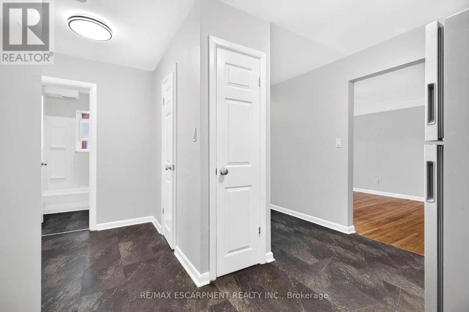 3 - 3 APPLEWOOD AVENUE