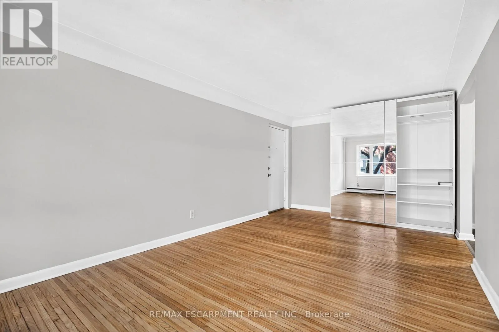 3 - 3 APPLEWOOD AVENUE