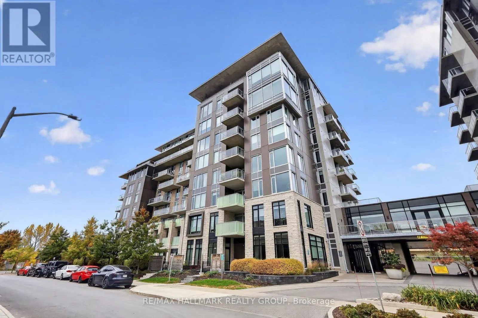403 - 530 DE MAZENOD AVENUE