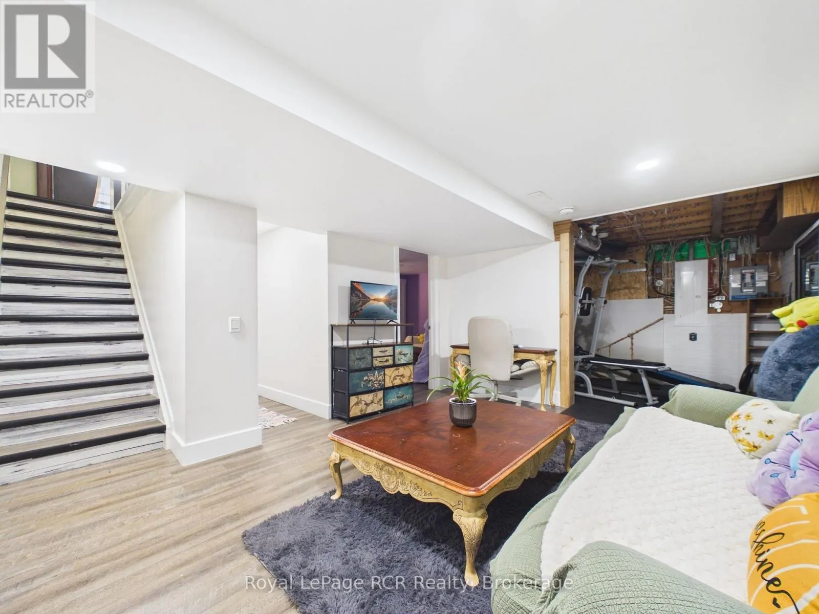 99 JOHN STREET W