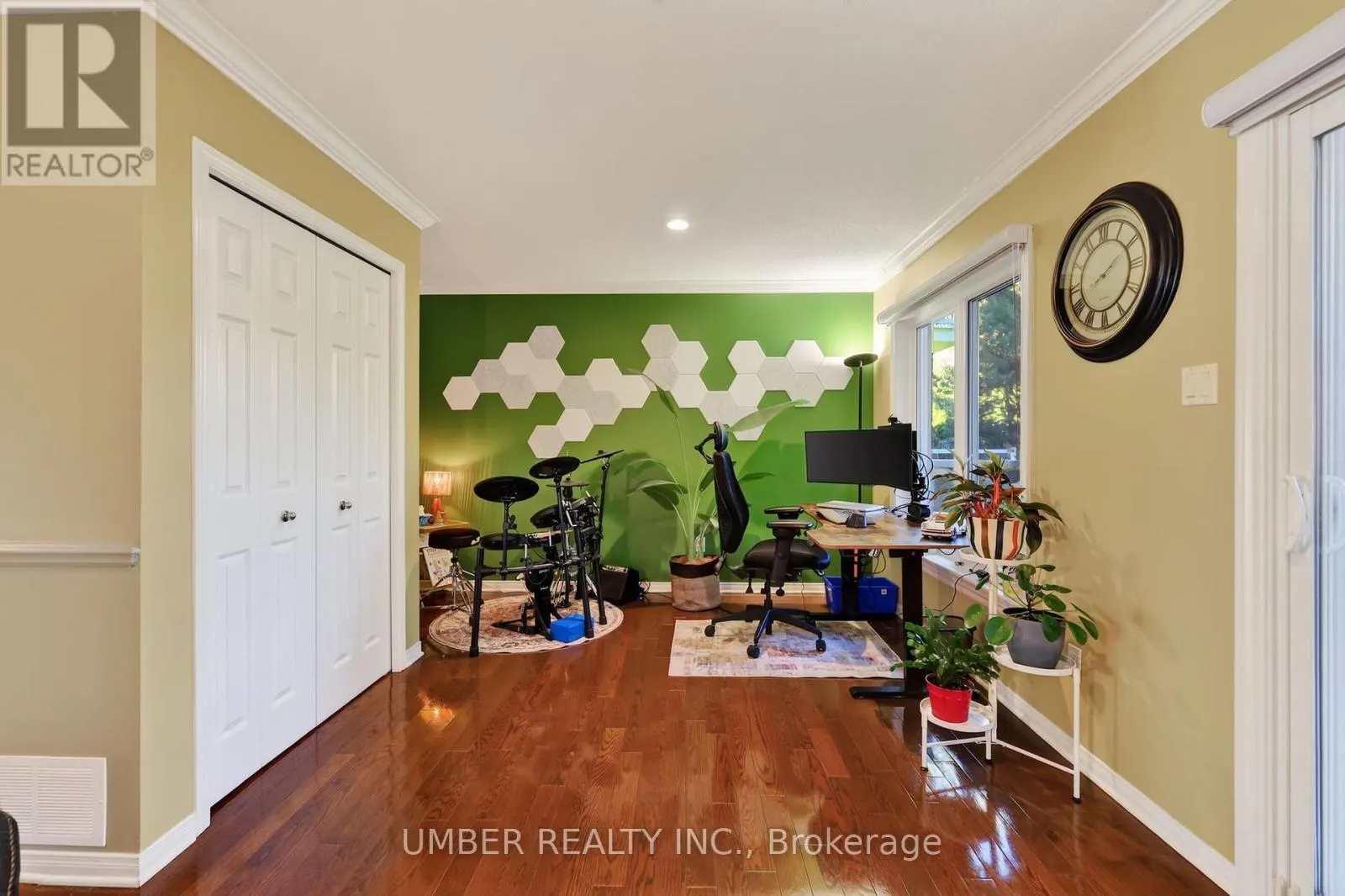 23 BRIARWAY PRIVATE