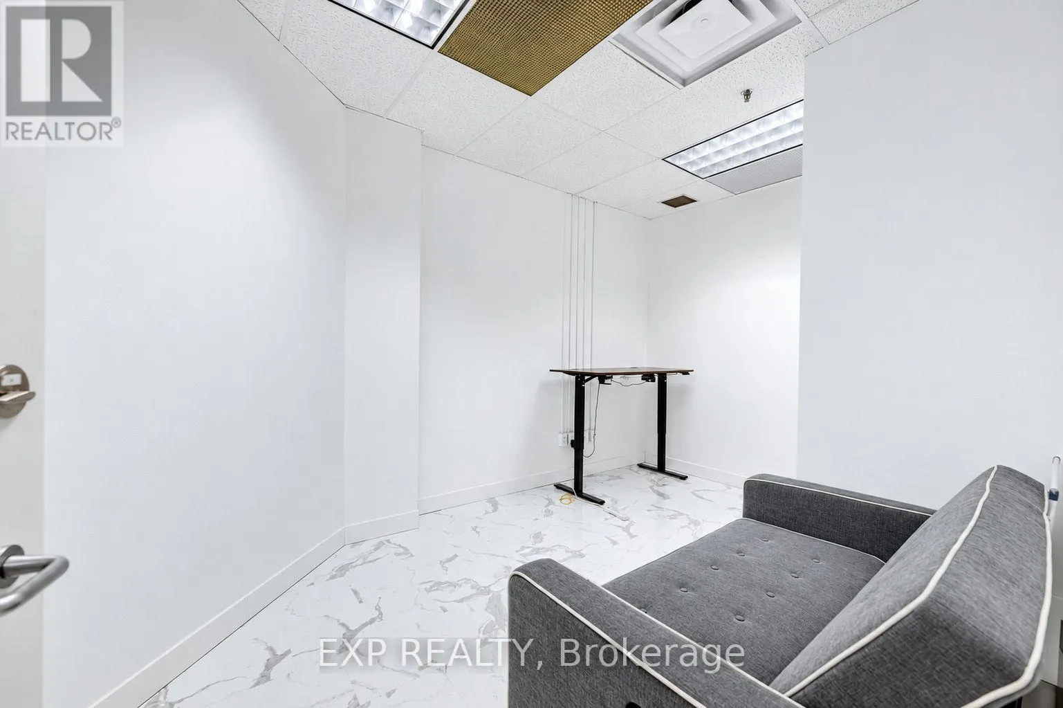 103 - 30 DUKE STREET W