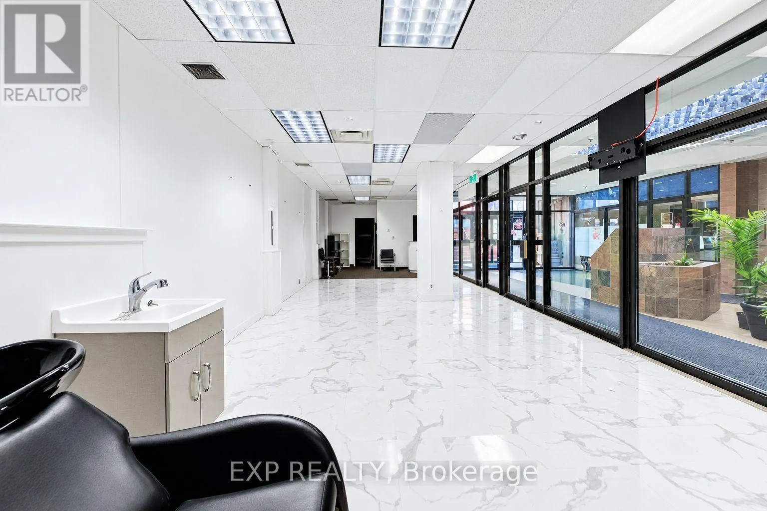 103 - 30 DUKE STREET W
