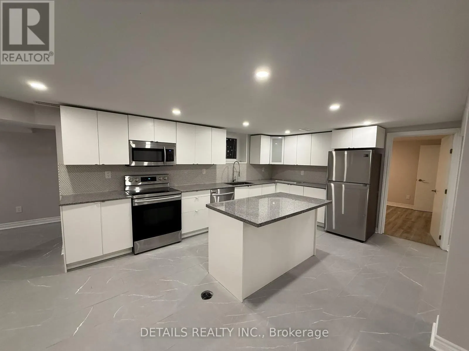 55 SAGINAW CRESCENT