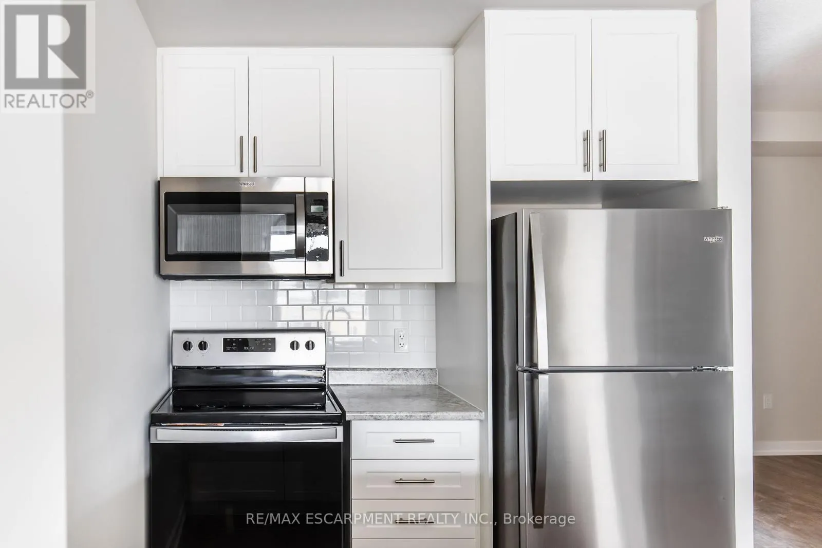 1211 - 870 QUEENSTON ROAD