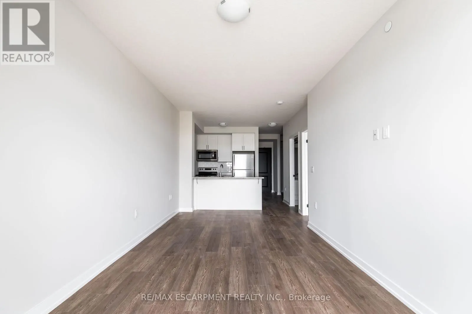 1211 - 870 QUEENSTON ROAD