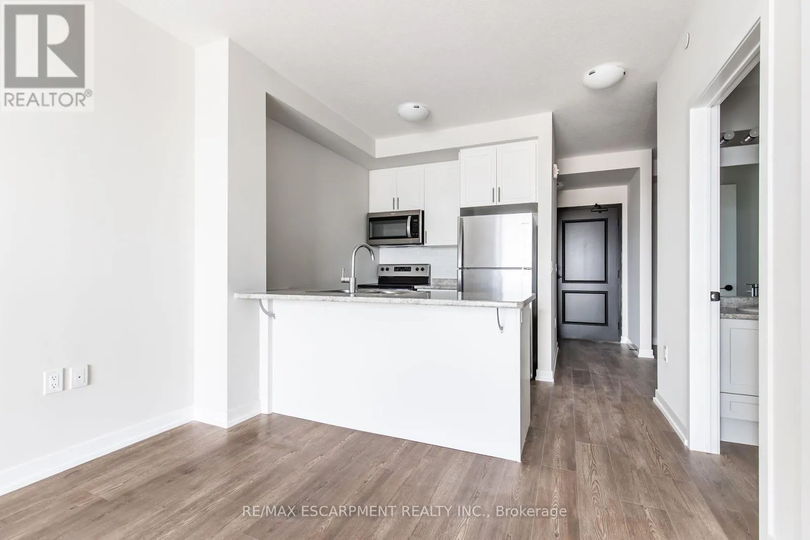 1211 - 870 QUEENSTON ROAD