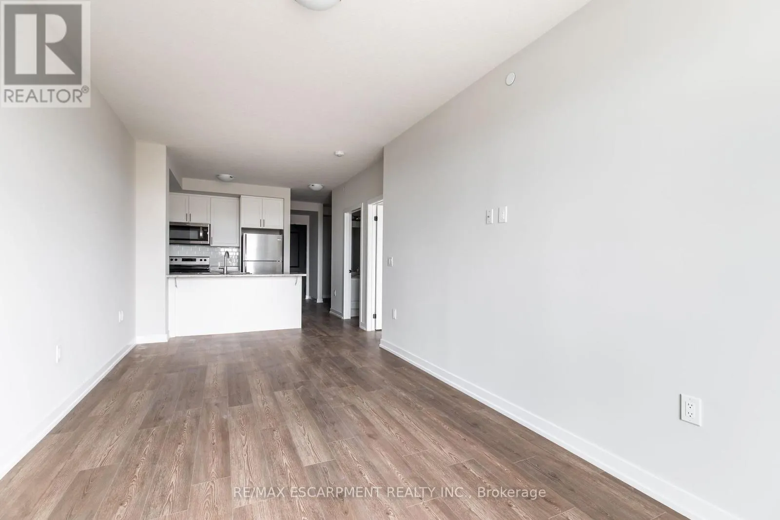 1211 - 870 QUEENSTON ROAD