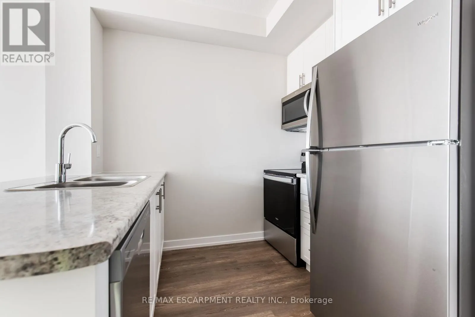 1211 - 870 QUEENSTON ROAD