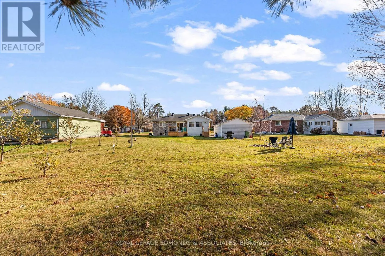 44 SUNSET CRESCENT