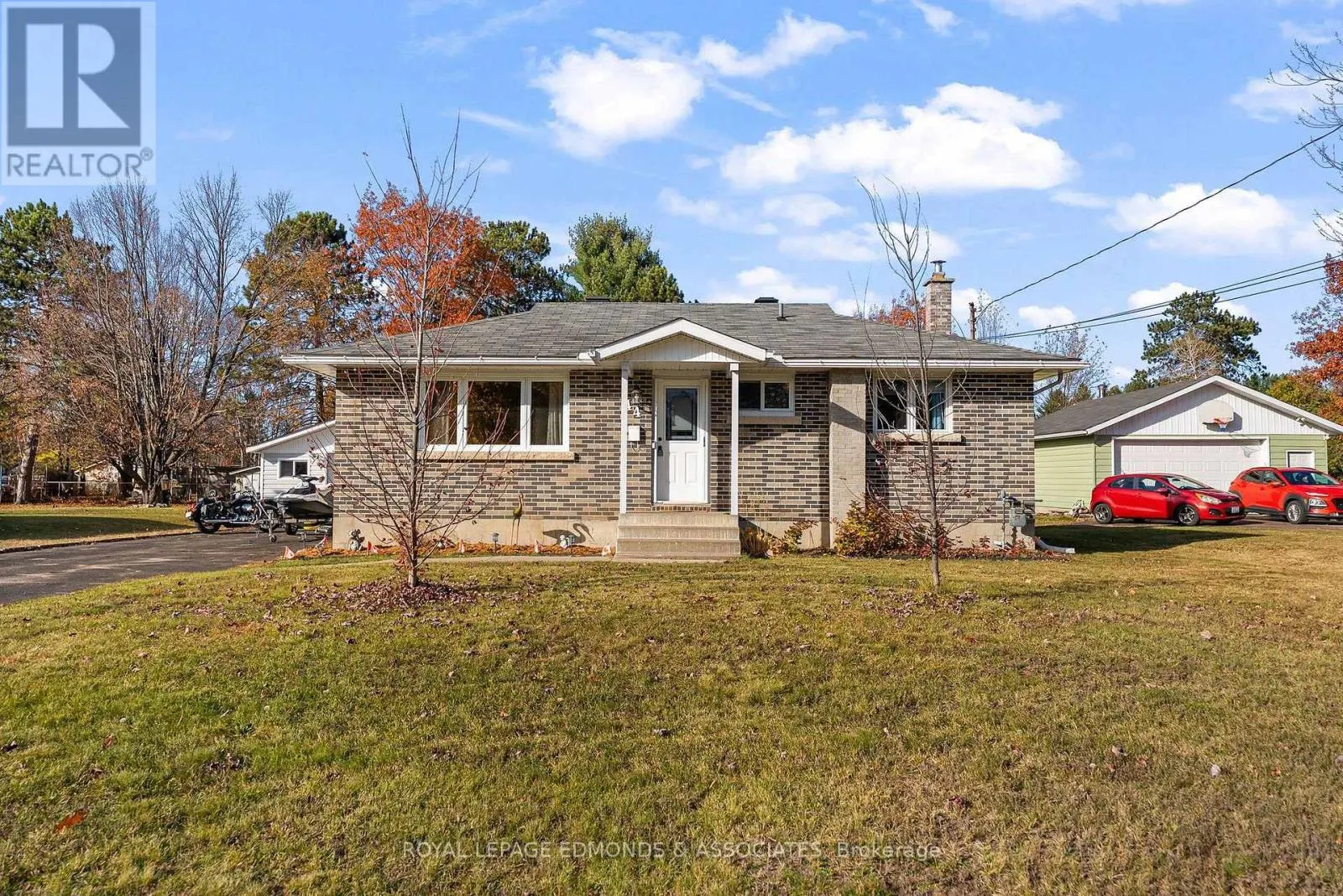 44 SUNSET CRESCENT