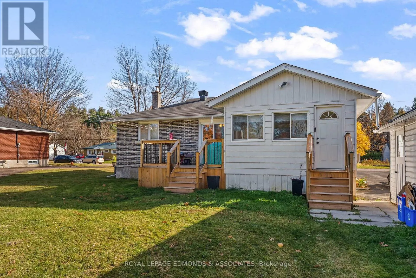 44 SUNSET CRESCENT