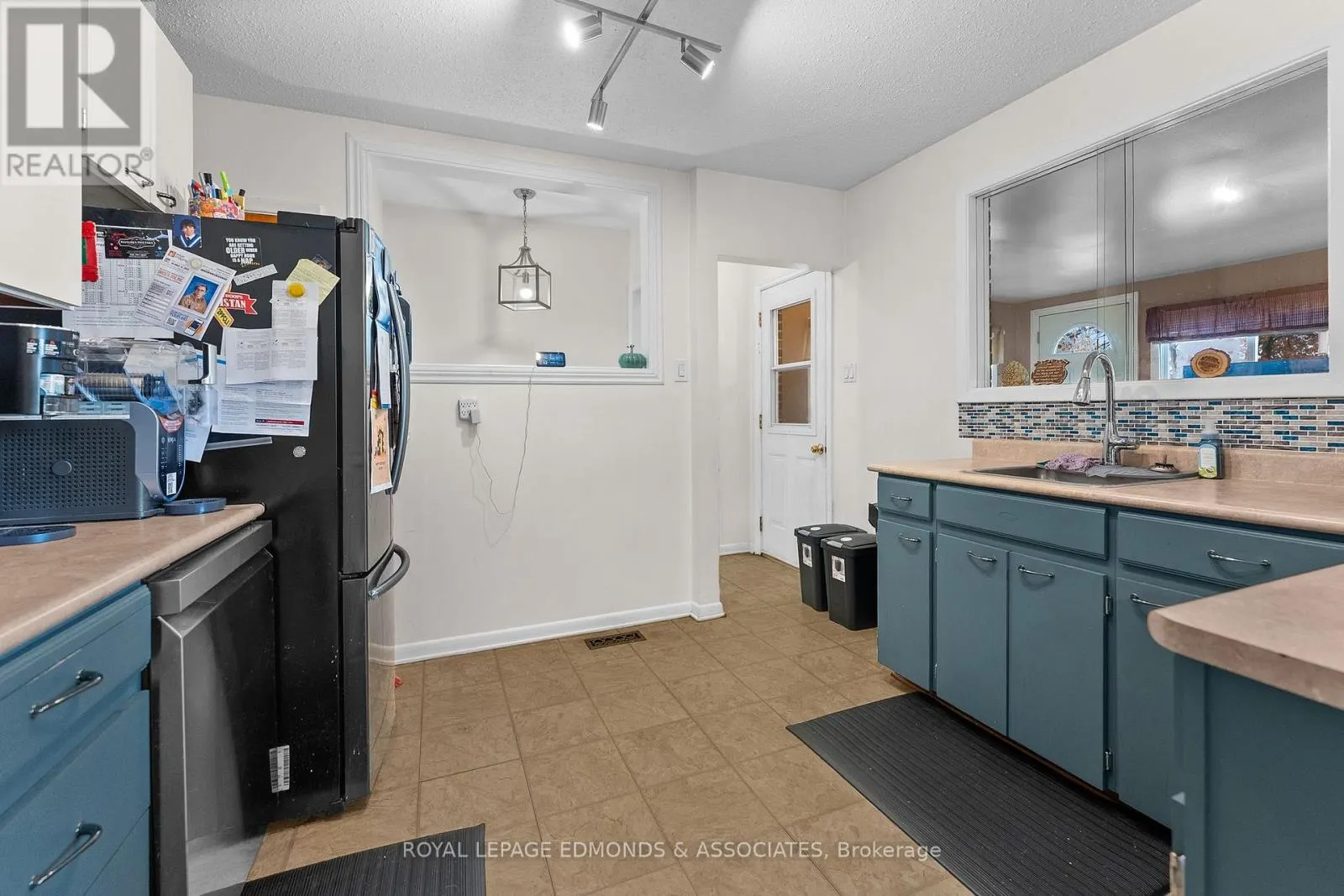 44 SUNSET CRESCENT