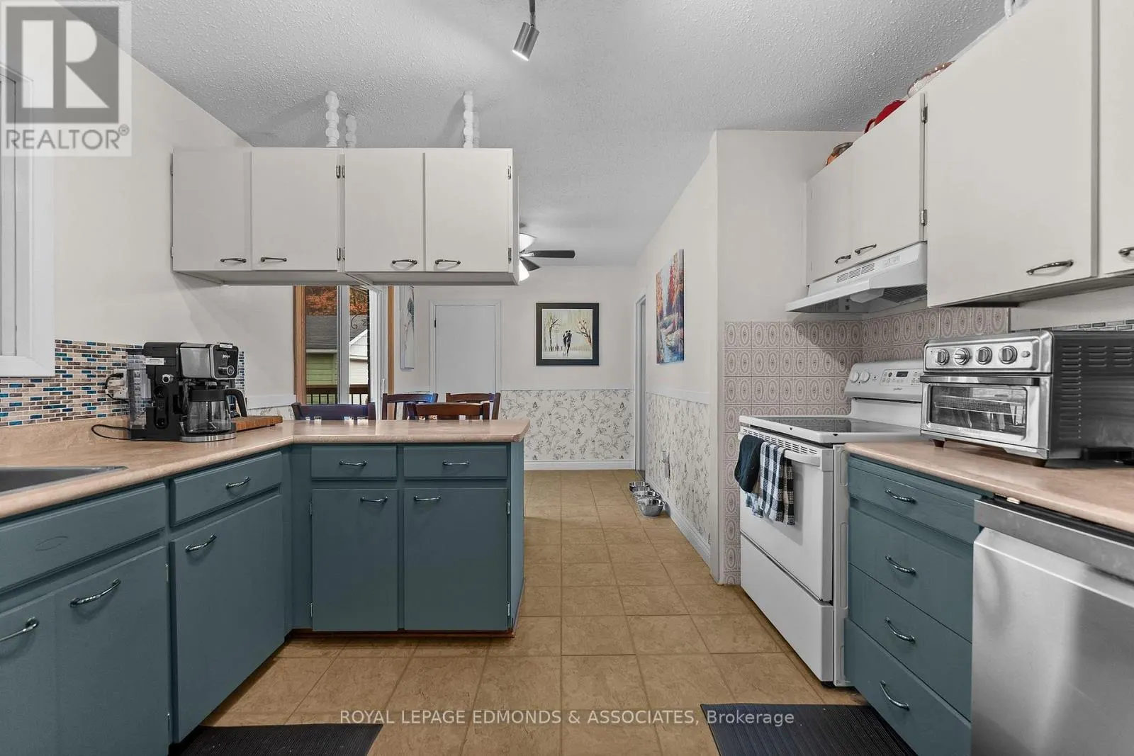 44 SUNSET CRESCENT