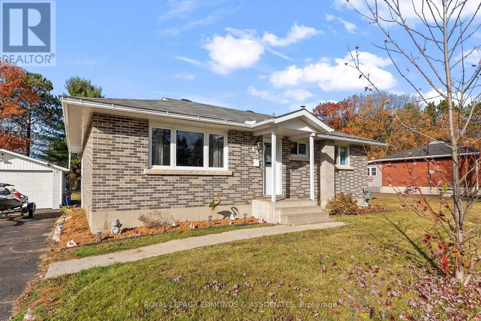44 SUNSET CRESCENT
