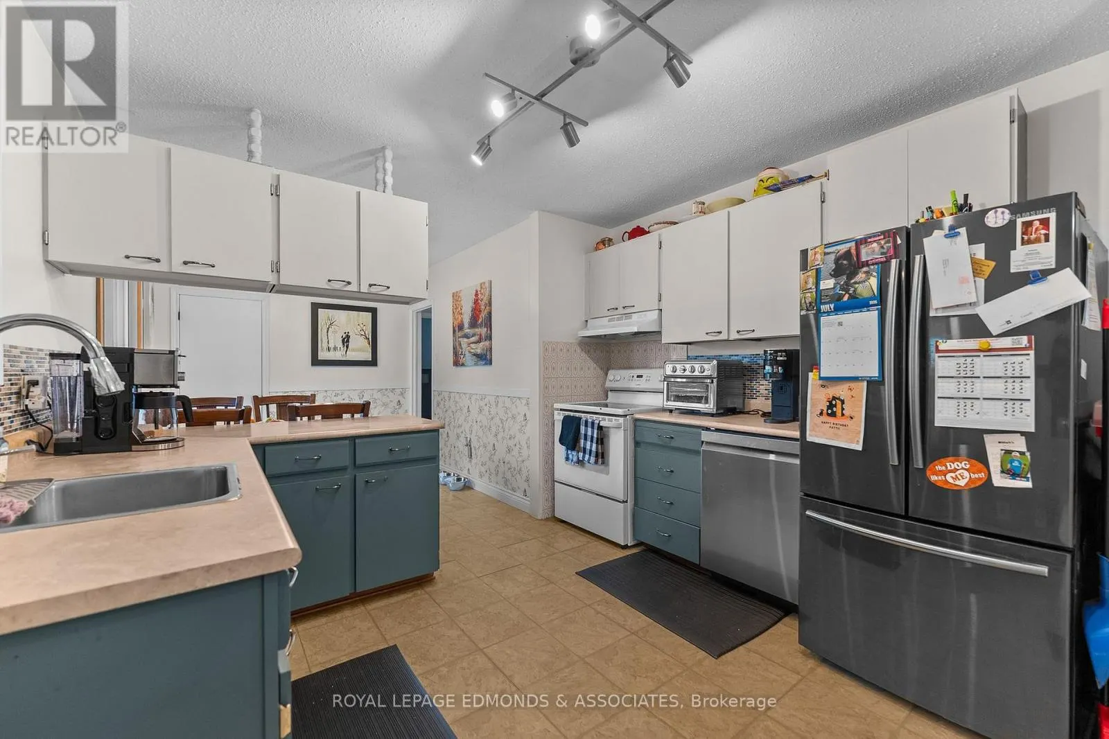 44 SUNSET CRESCENT