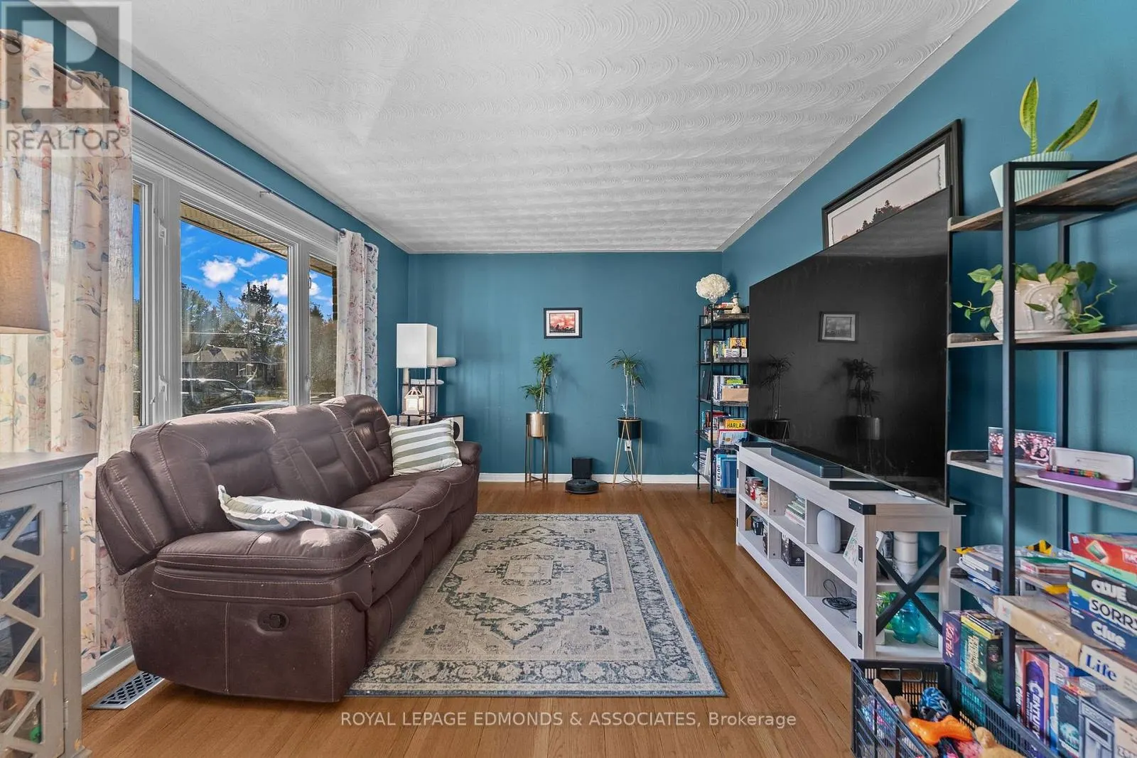 44 SUNSET CRESCENT