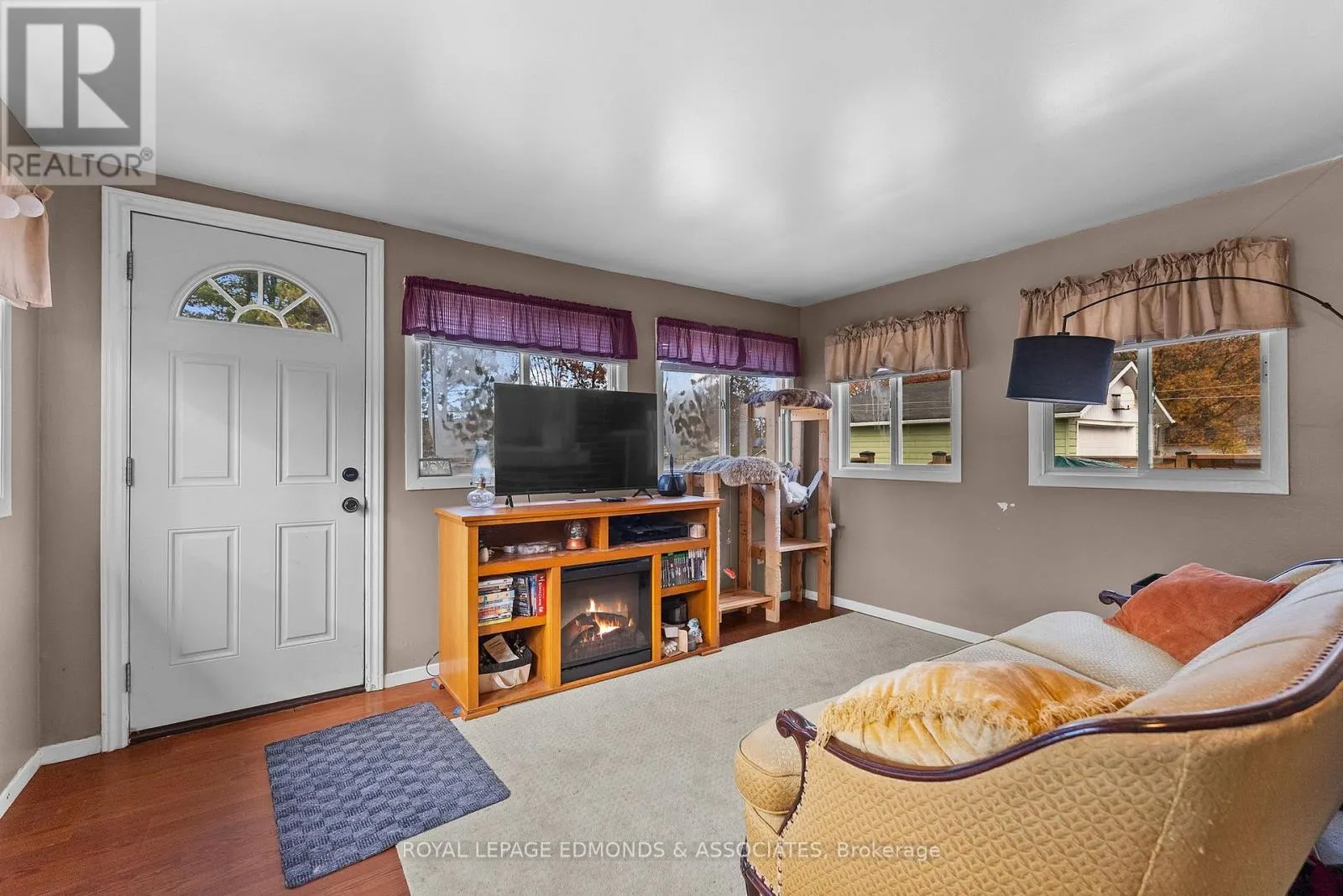 44 SUNSET CRESCENT