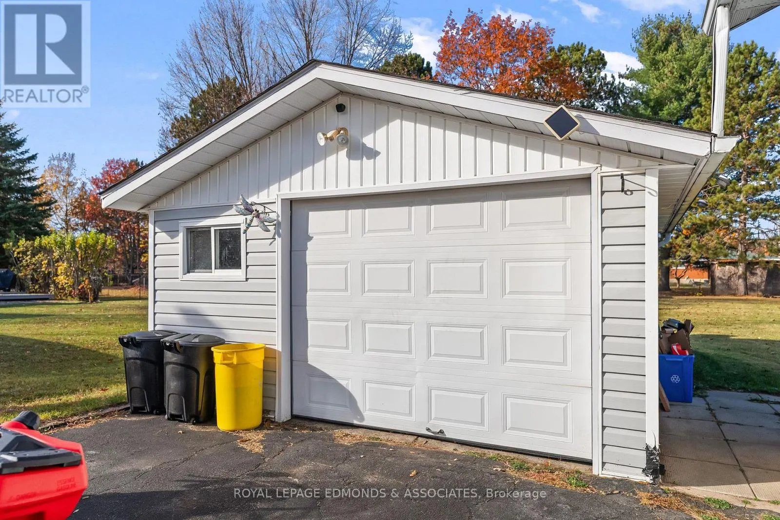 44 SUNSET CRESCENT