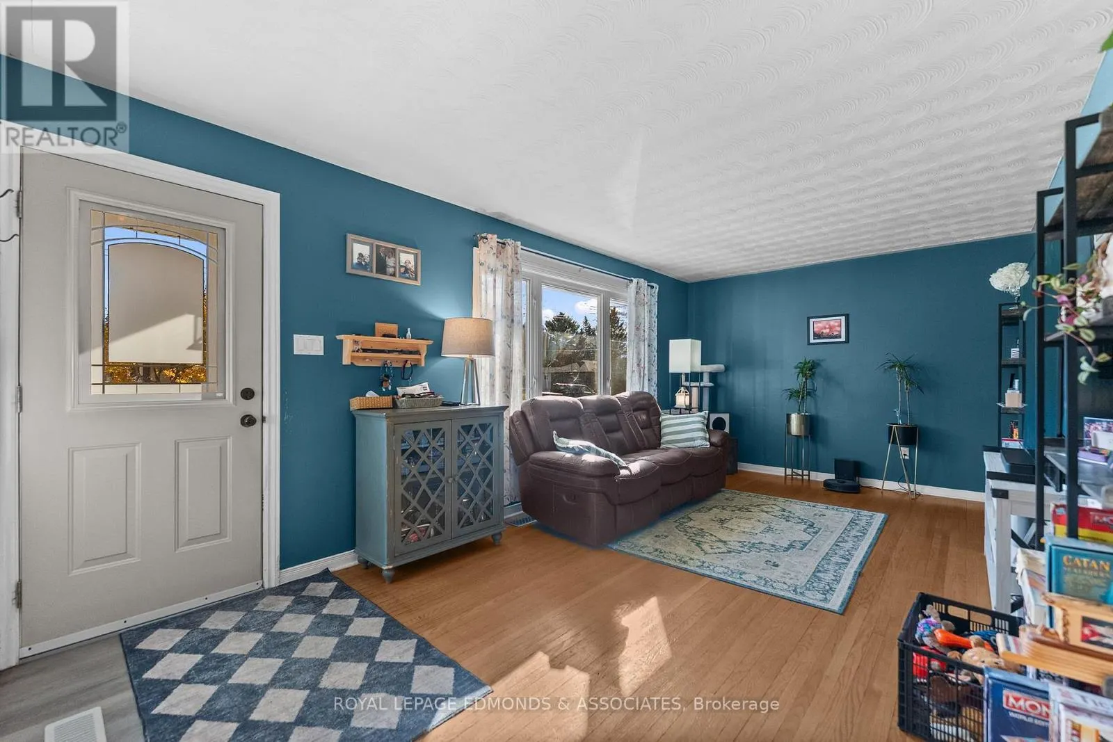 44 SUNSET CRESCENT