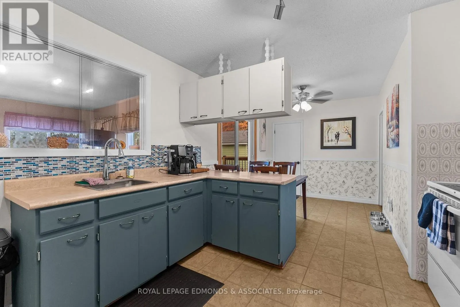 44 SUNSET CRESCENT