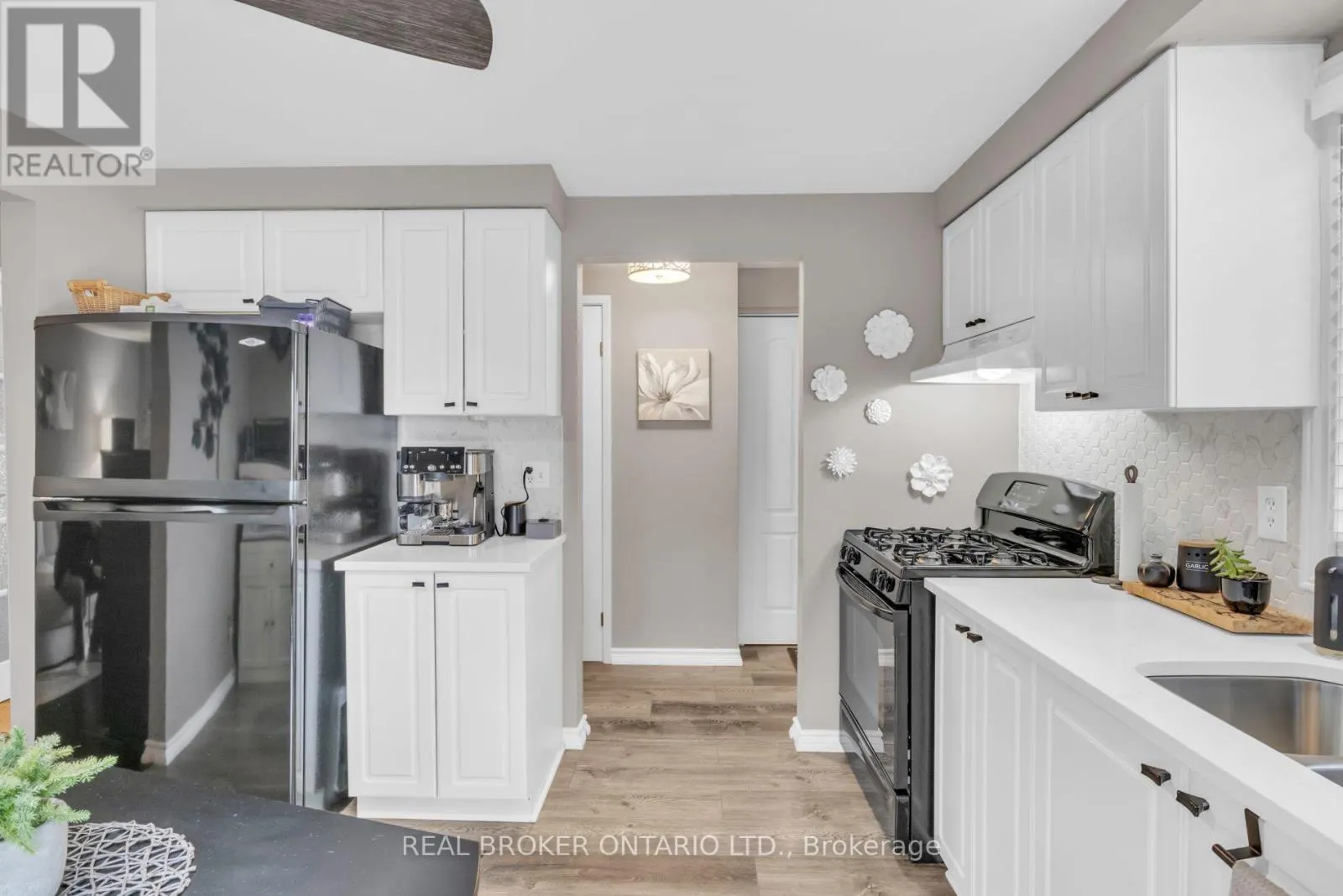 15 - 415 MORGAN AVENUE