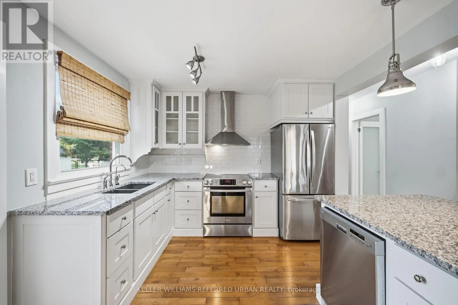 151 UNIVERSITY AVENUE E
