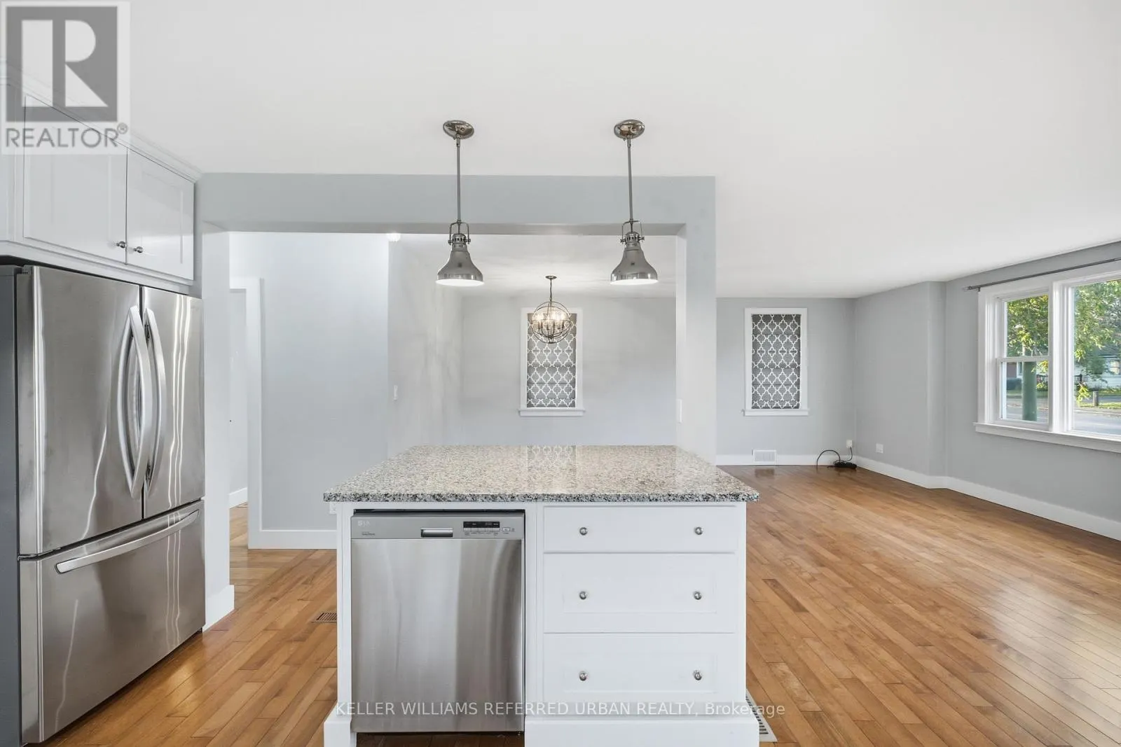 151 UNIVERSITY AVENUE E