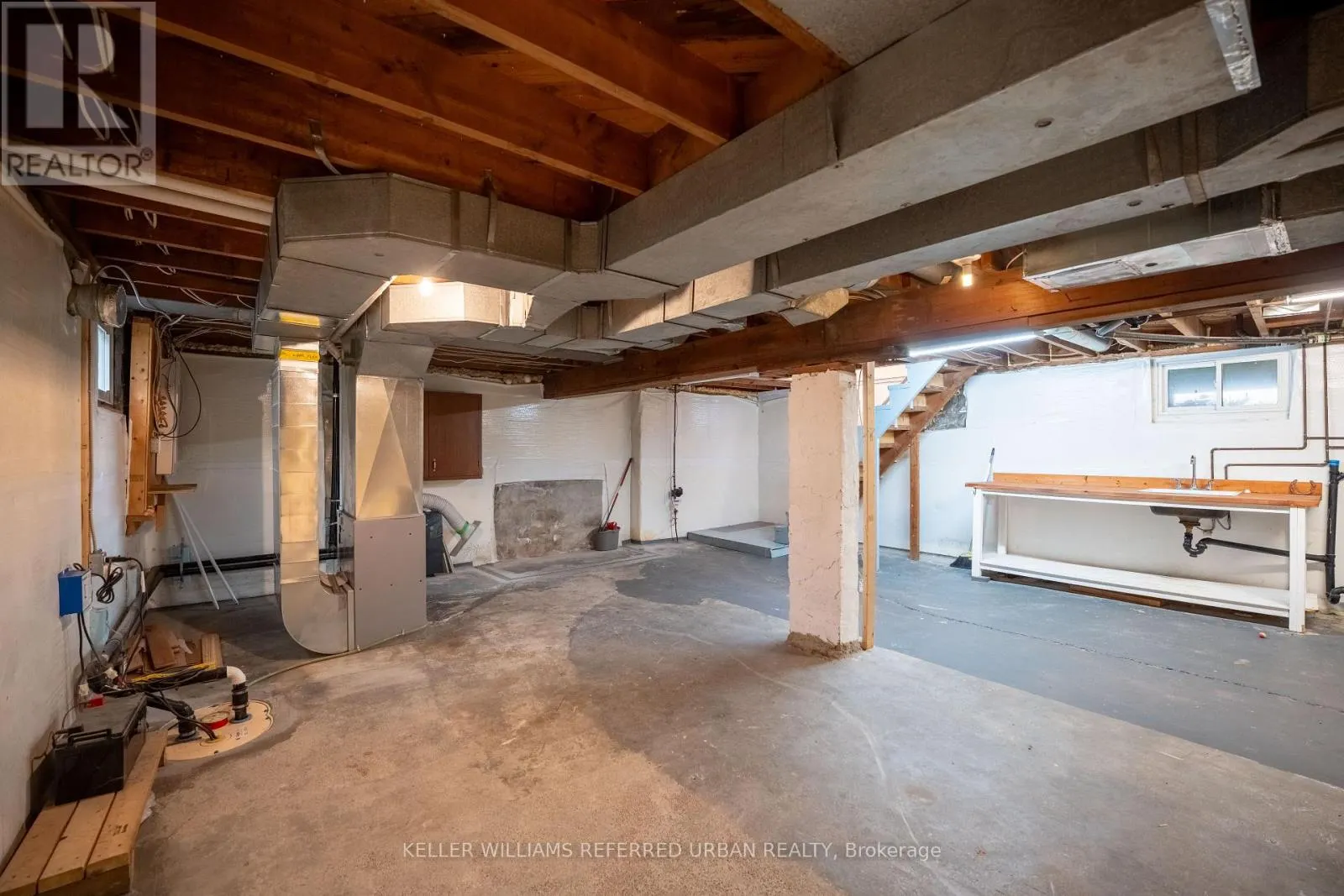151 UNIVERSITY AVENUE E