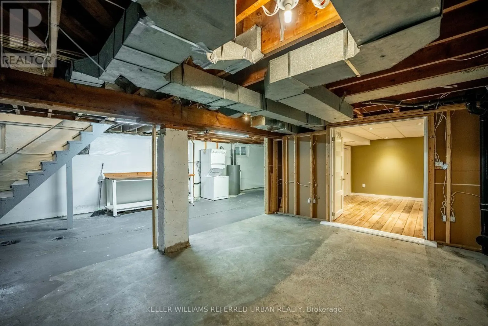 151 UNIVERSITY AVENUE E