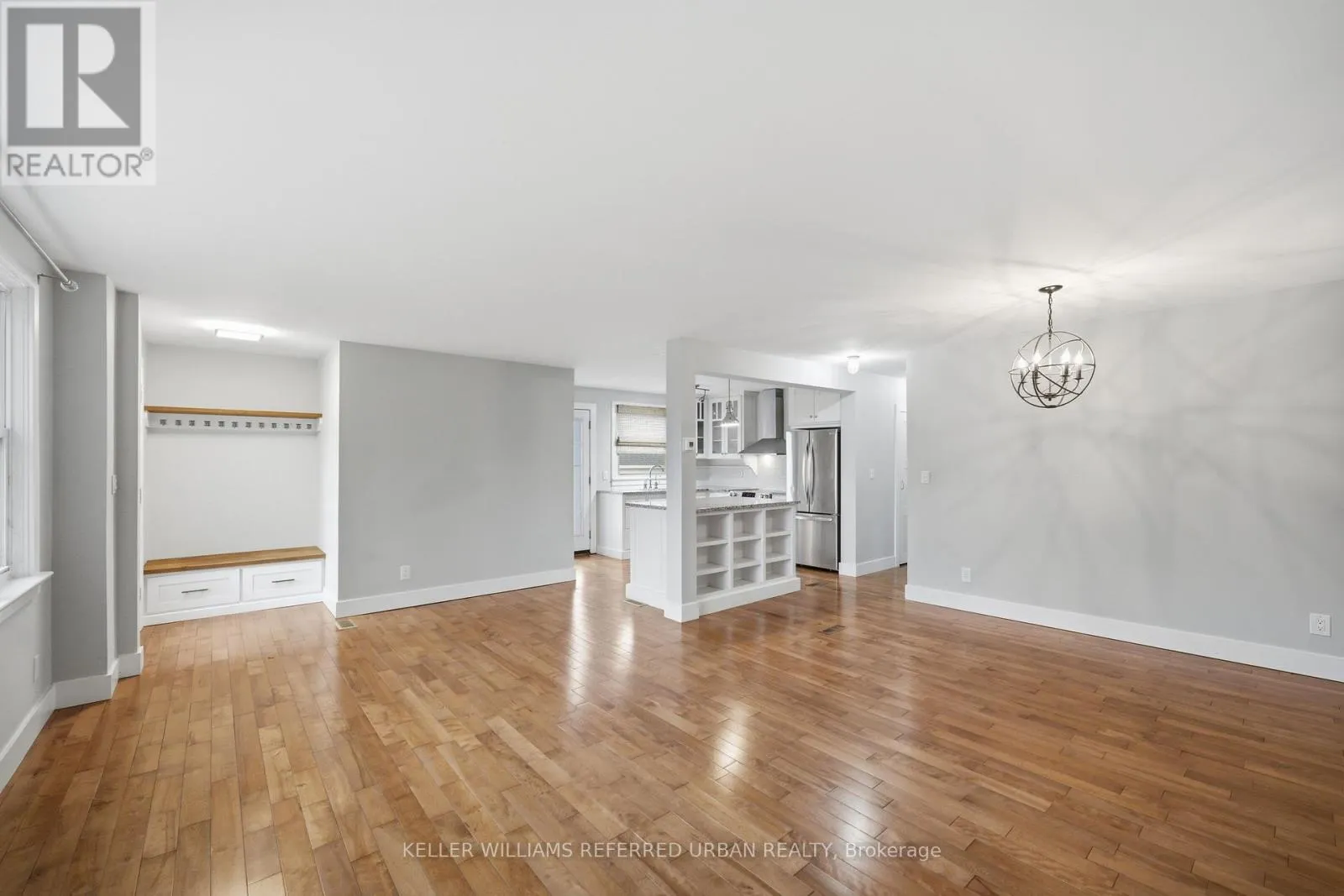 151 UNIVERSITY AVENUE E