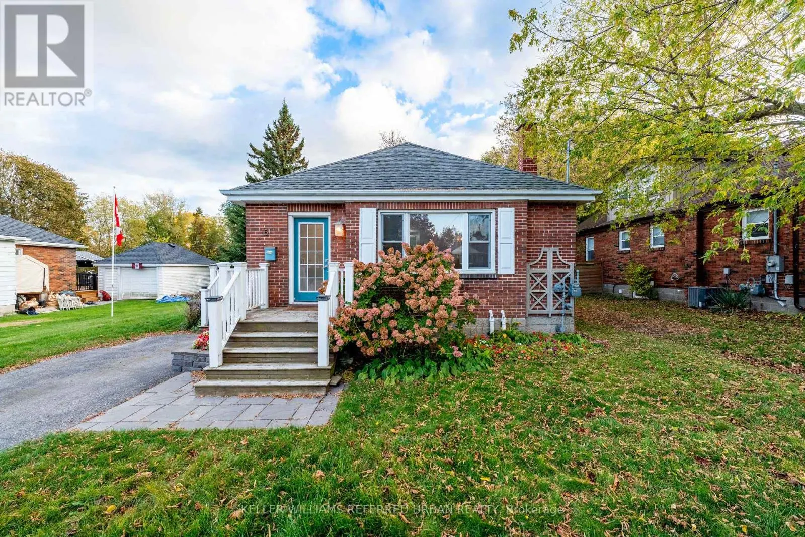 151 UNIVERSITY AVENUE E