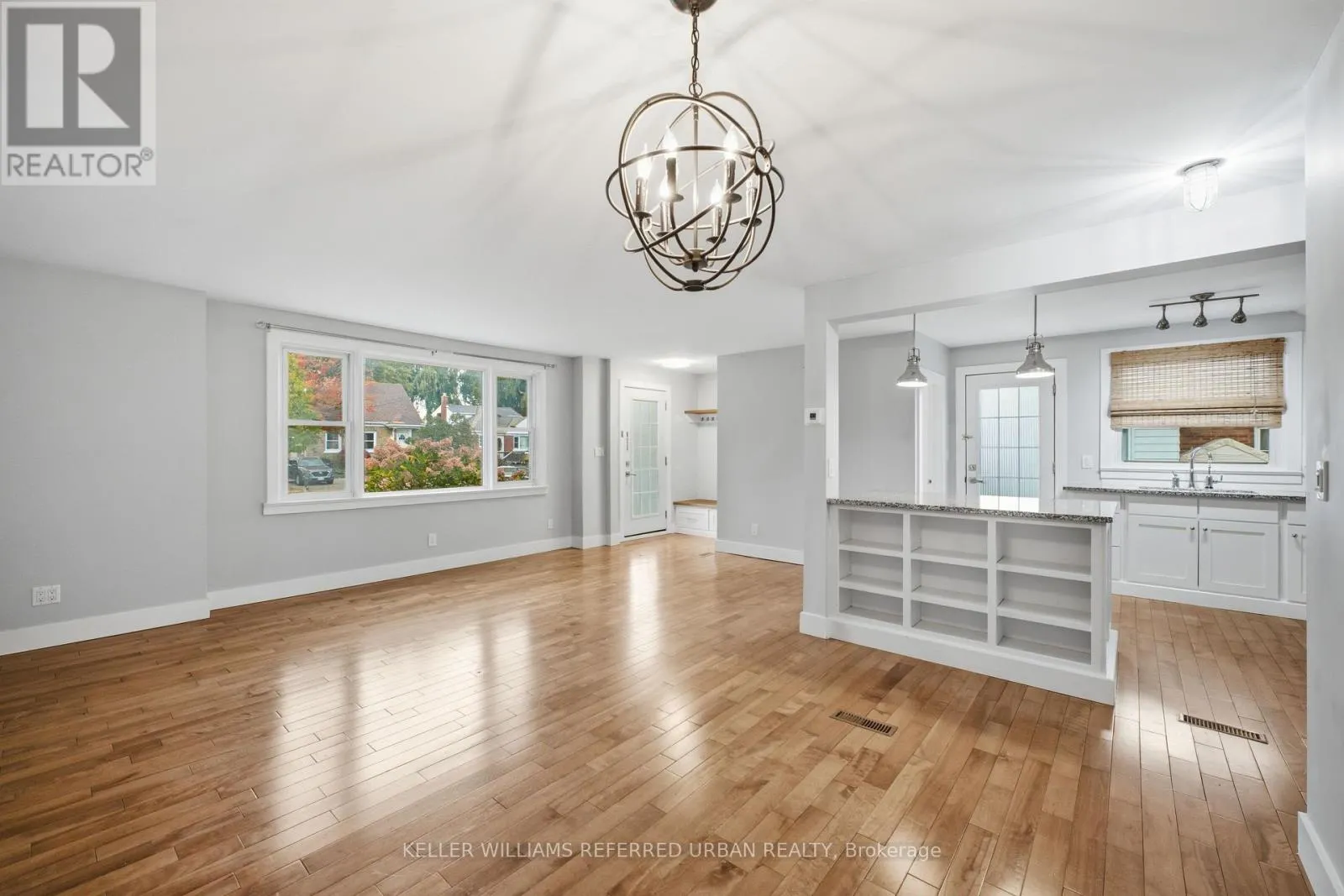 151 UNIVERSITY AVENUE E