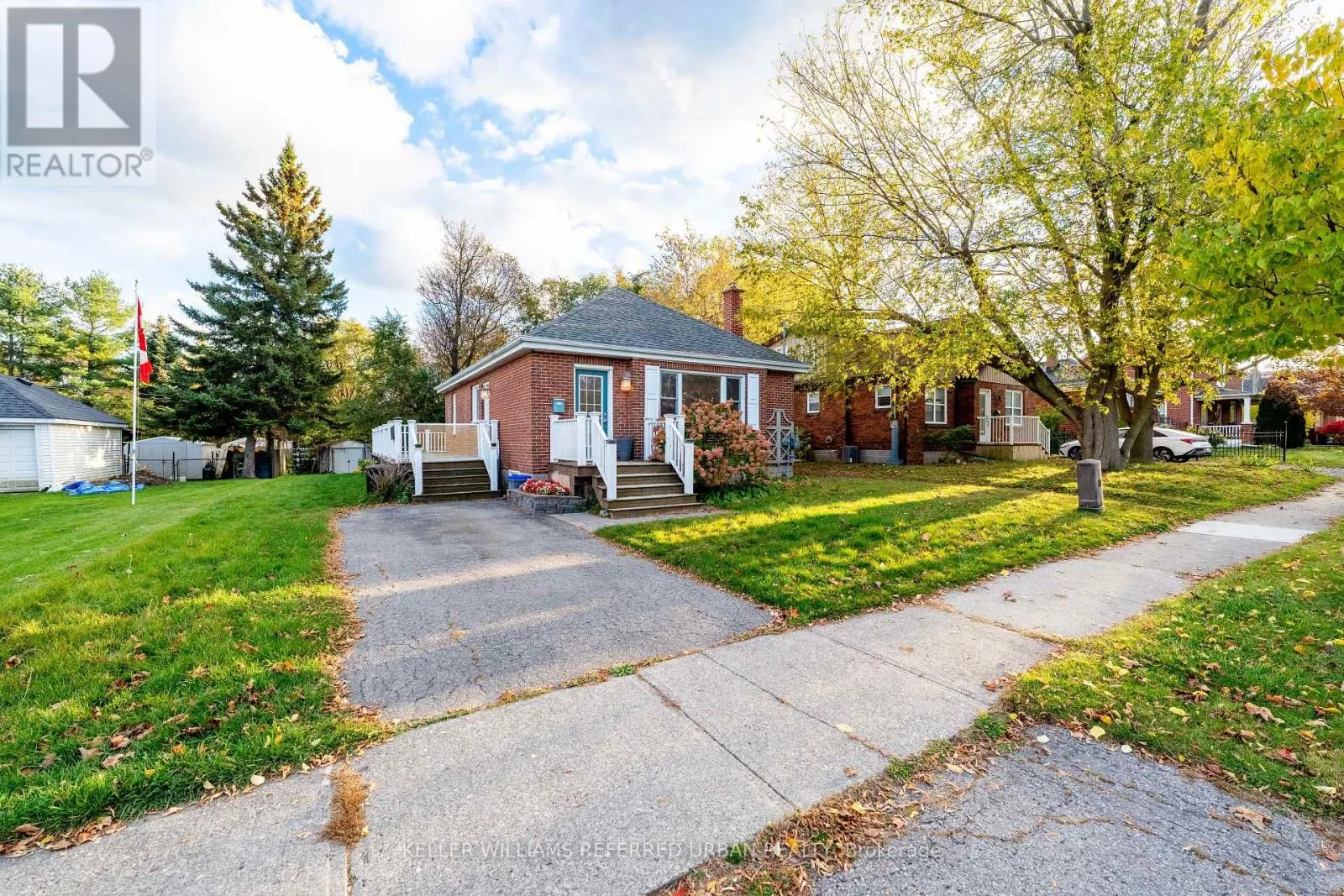 151 UNIVERSITY AVENUE E