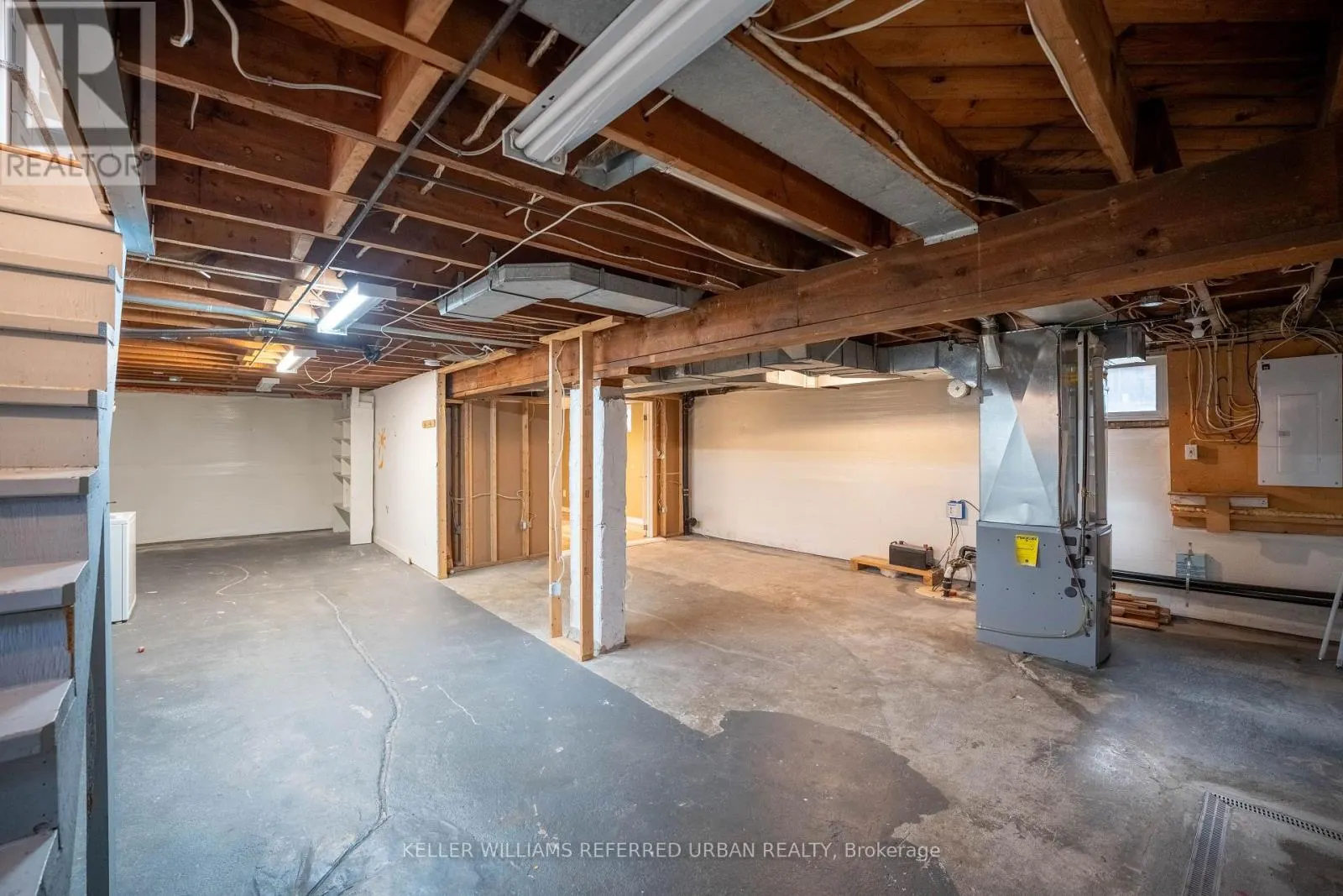 151 UNIVERSITY AVENUE E