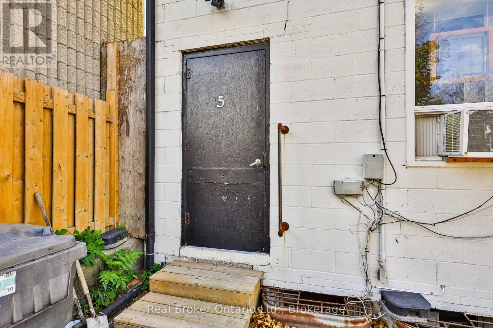 1831 MAIN STREET W