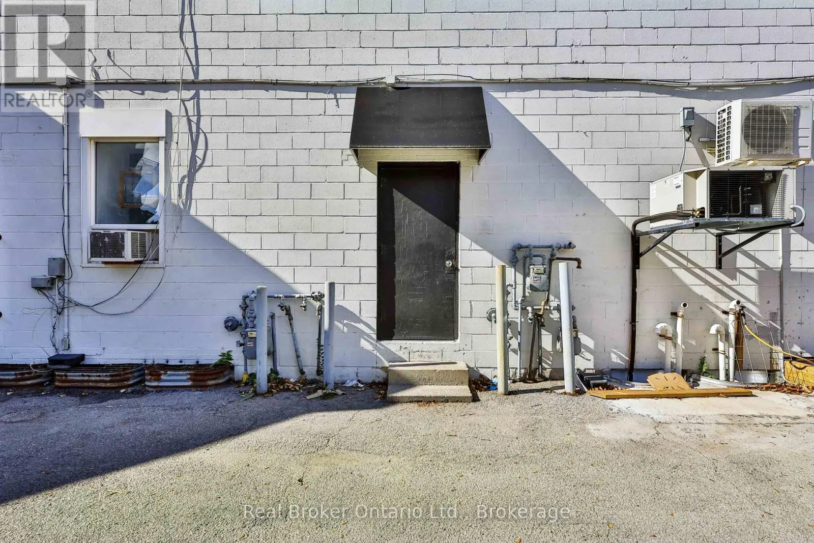 1831 MAIN STREET W