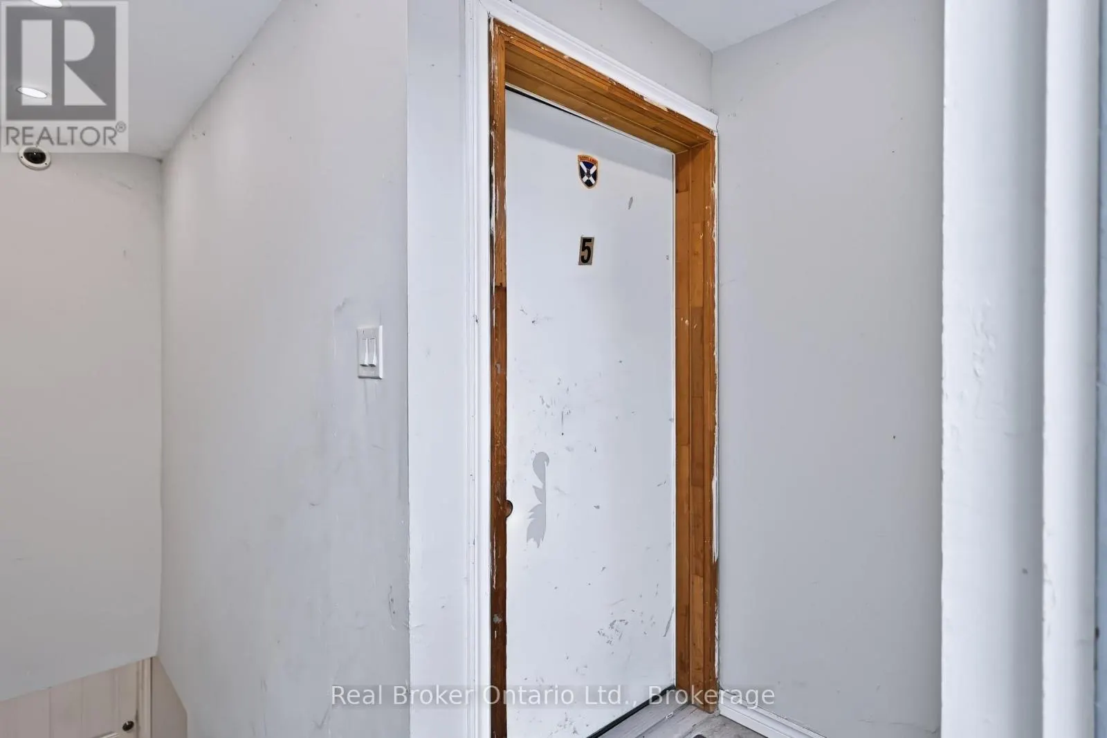 1831 MAIN STREET W