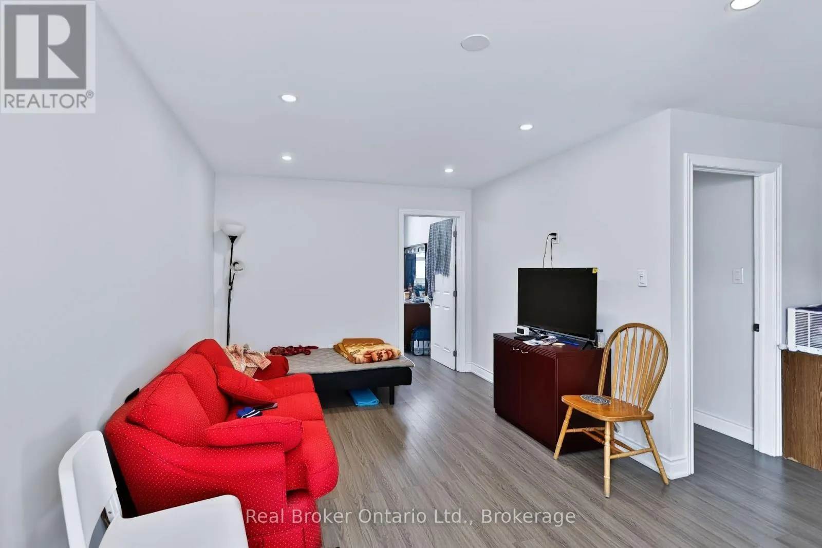 1831 MAIN STREET W