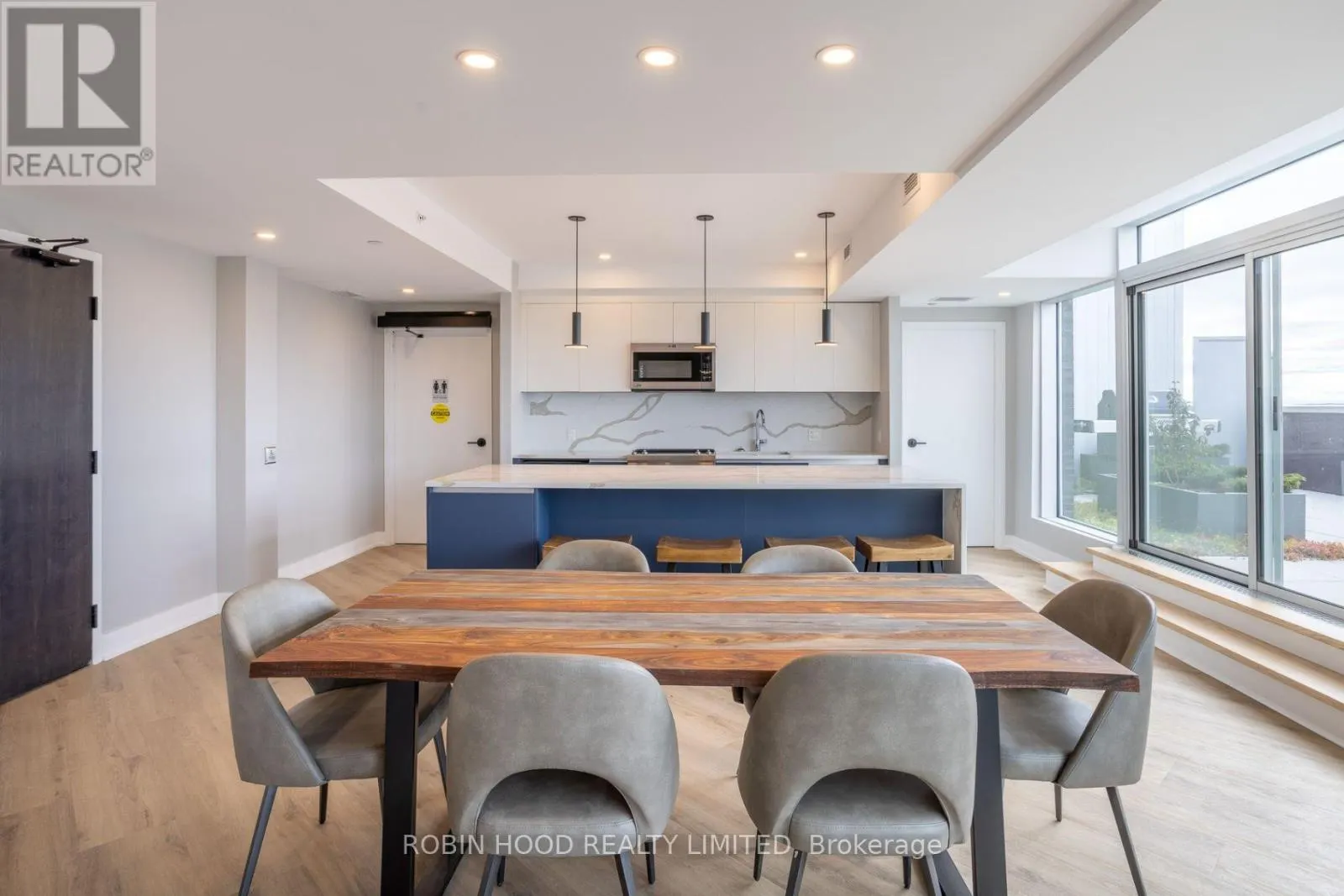 706 - 195 HUNTER STREET E